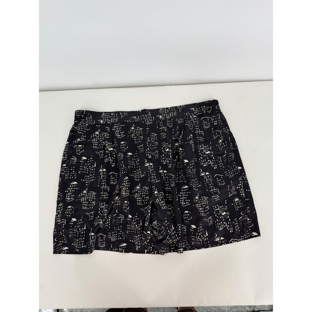 Recliner Women's Sz L Shorts‎ Black White Cityscape Print Elastic Waist Trendy
